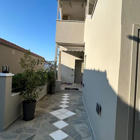 Elisavet Aparthotel 3*