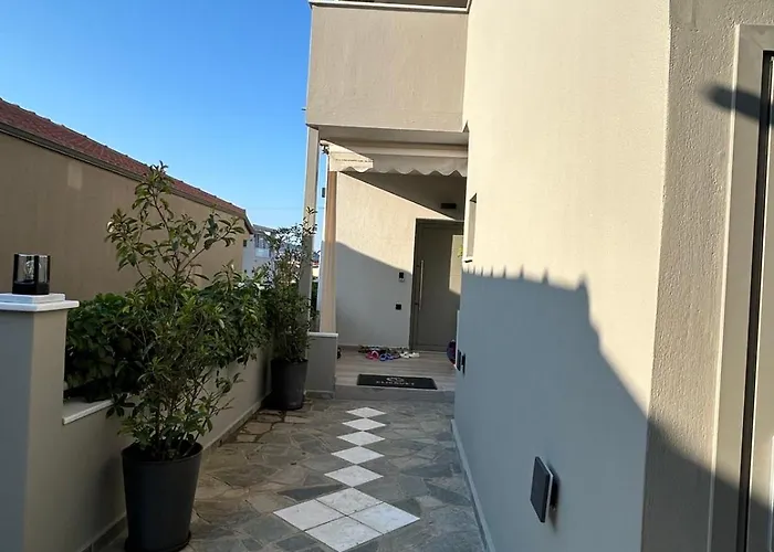 Elisavet Aparthotel 3*